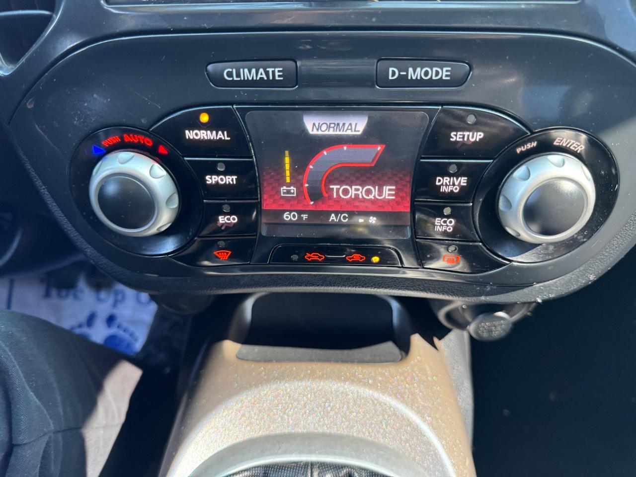 Nissan Juke SV FWD 2011