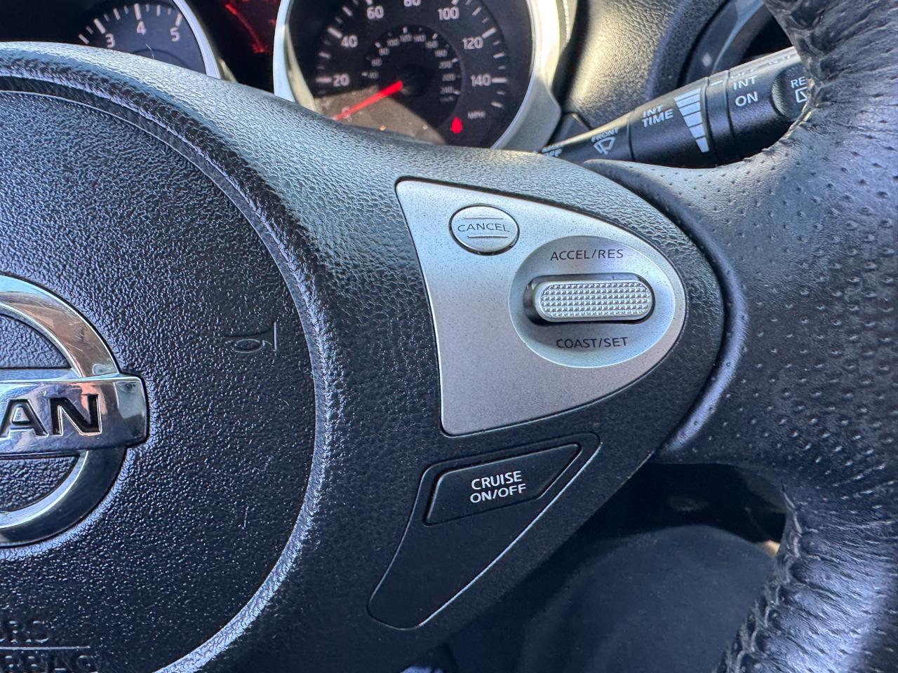 Nissan Juke SV FWD 2011