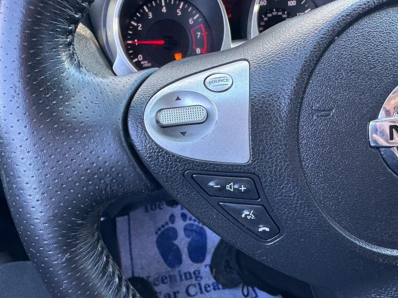 Nissan Juke SV FWD 2011