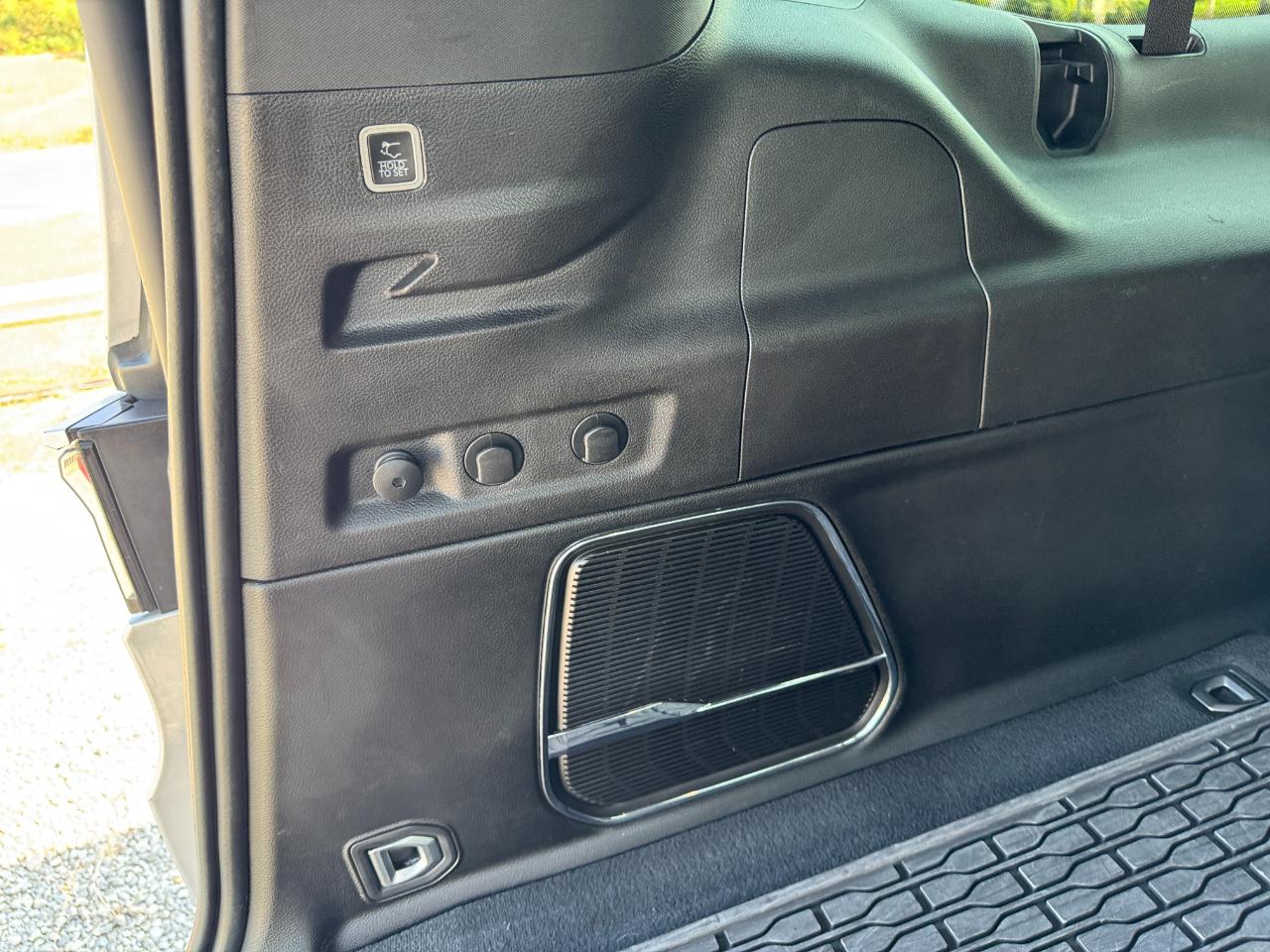 Jeep Wagoneer Series II 2024