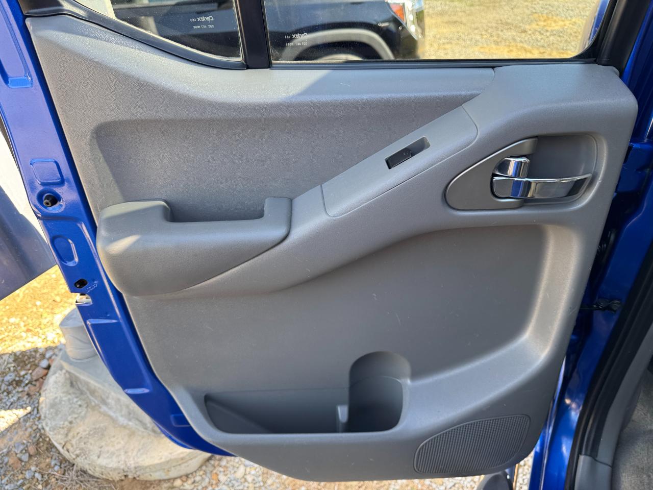 Nissan Frontier SV Crew Cab 4WD 2012