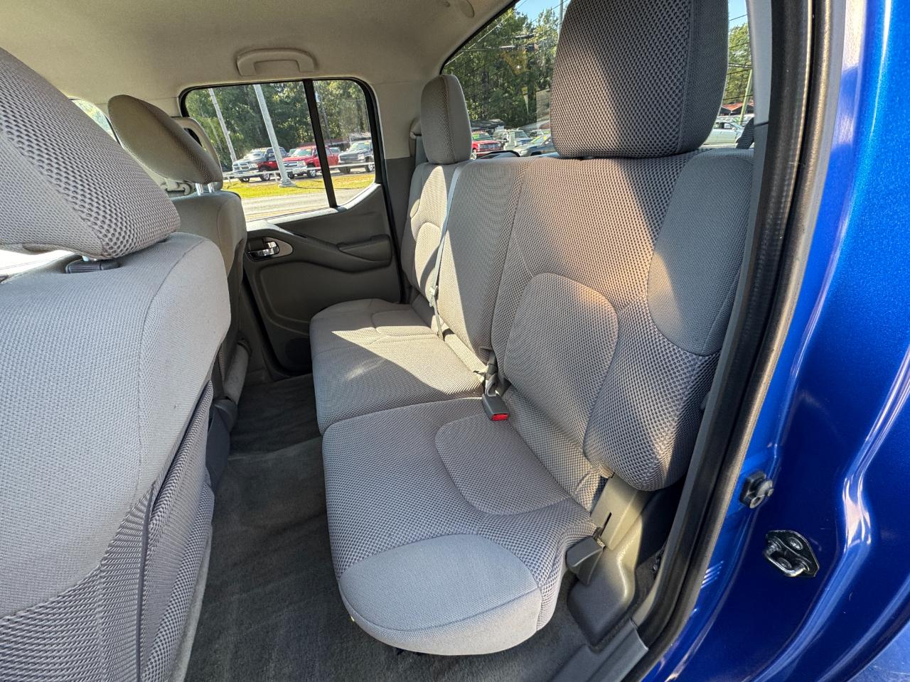 Nissan Frontier SV Crew Cab 4WD 2012