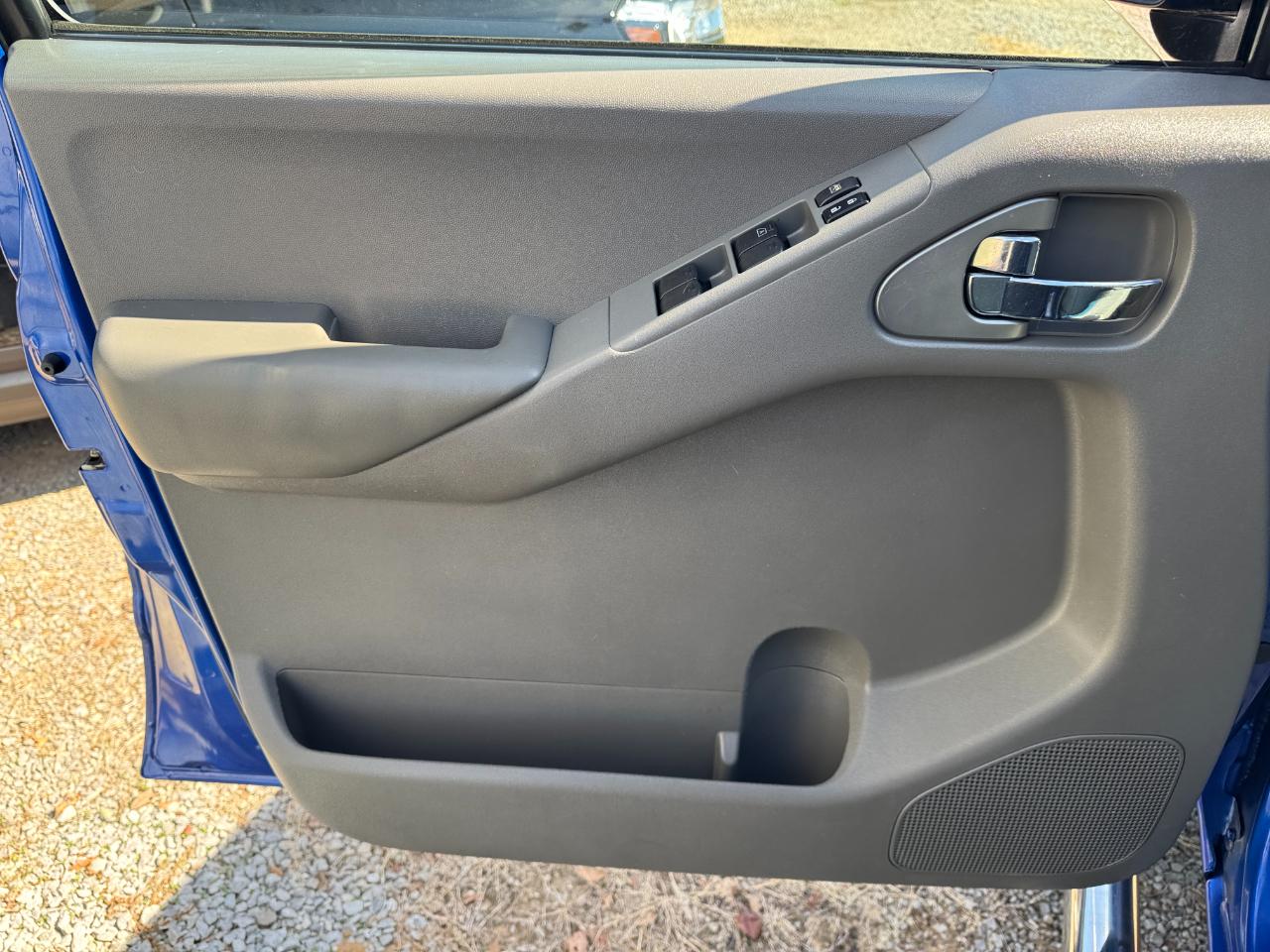 Nissan Frontier SV Crew Cab 4WD 2012