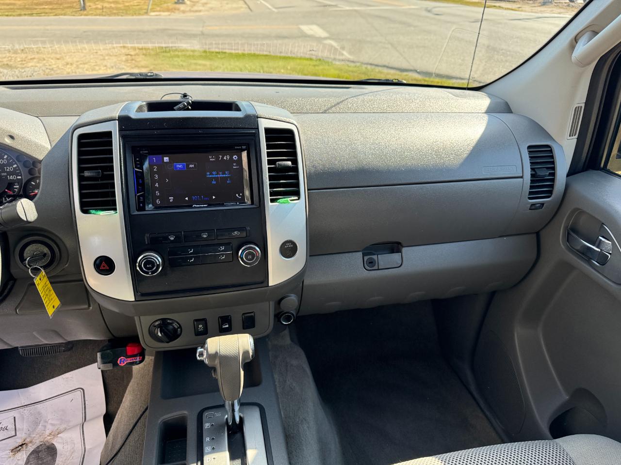 Nissan Frontier SV Crew Cab 4WD 2012