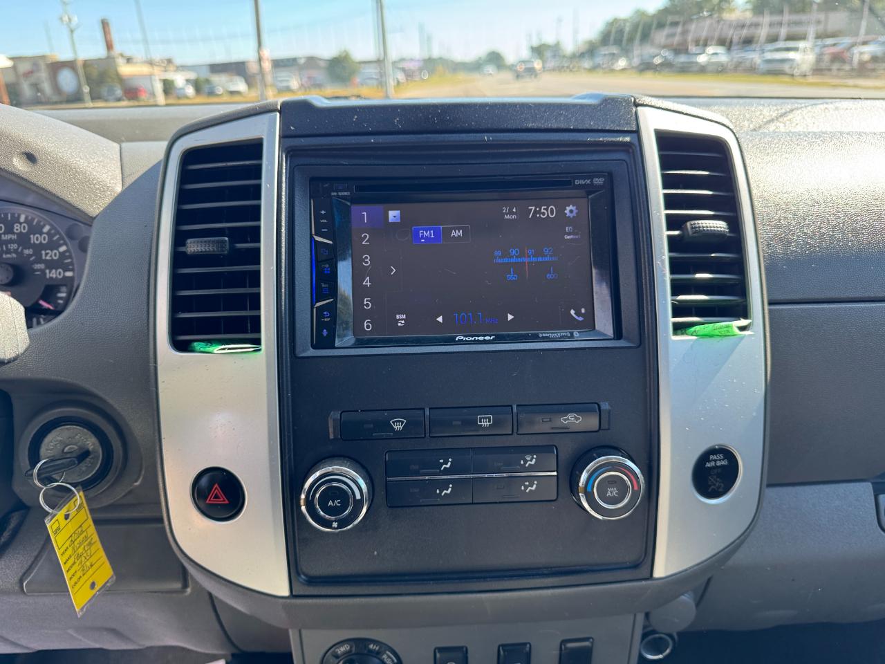 Nissan Frontier SV Crew Cab 4WD 2012