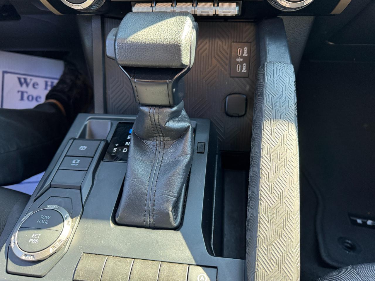 Toyota Tacoma SR5 Double Cab 2WD 2024