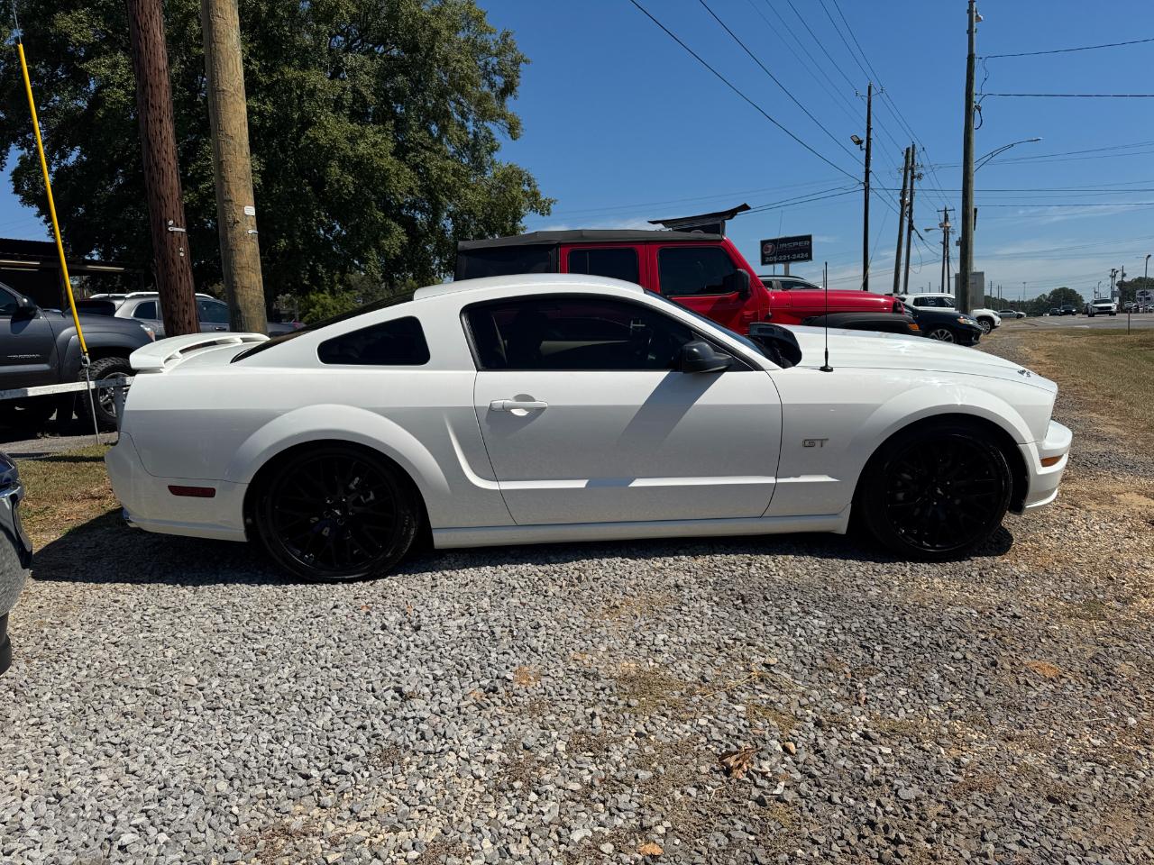 Ford Mustang GT Deluxe Coupe 2005