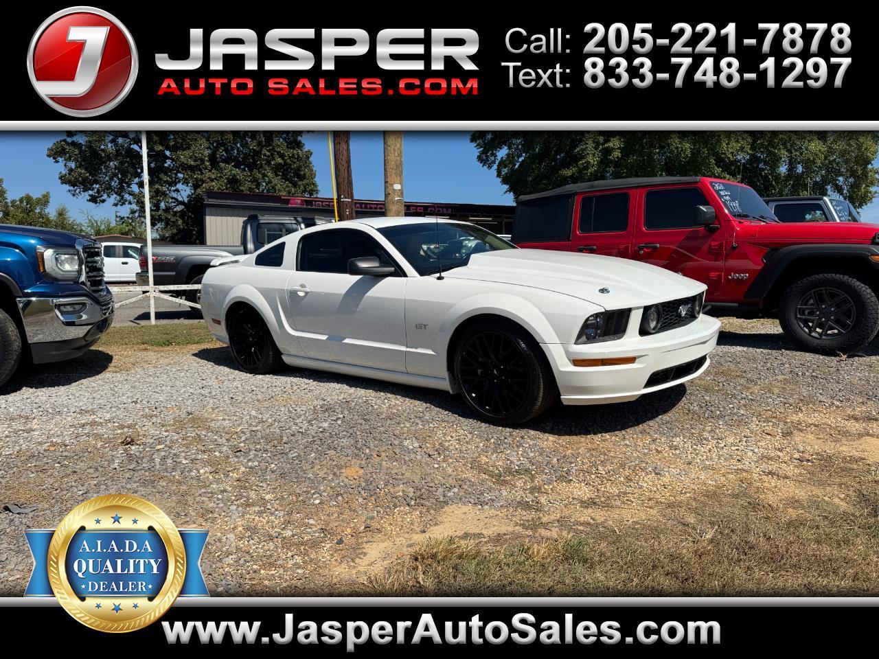 Ford Mustang GT Deluxe Coupe 2005