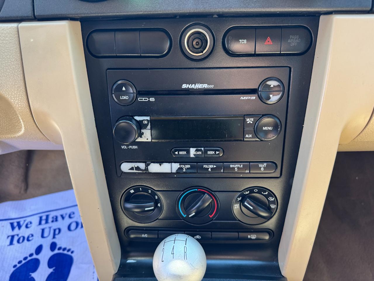 Ford Mustang GT Deluxe Coupe 2005