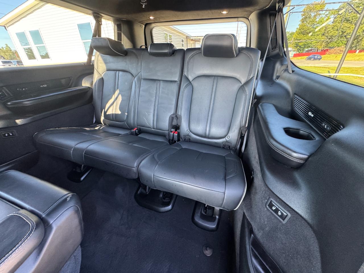 Jeep Grand Wagoneer Series II 4WD 2024