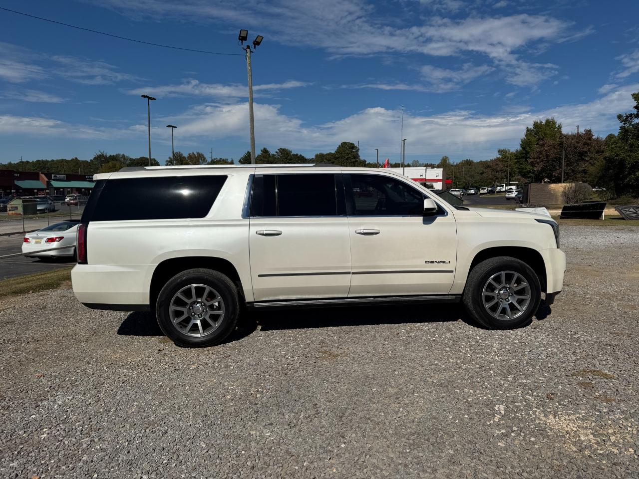 GMC Yukon Denali XL 4WD 2015