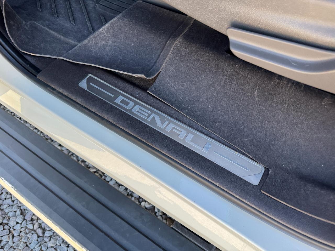 GMC Yukon Denali XL 4WD 2015