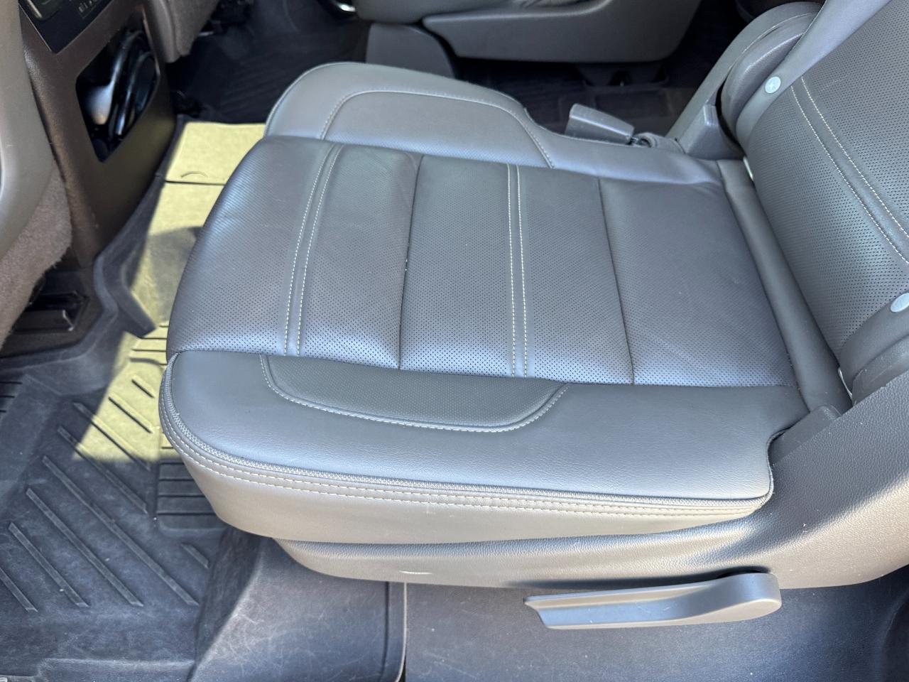GMC Yukon Denali XL 4WD 2015