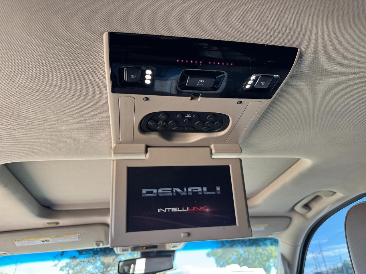 GMC Yukon Denali XL 4WD 2015