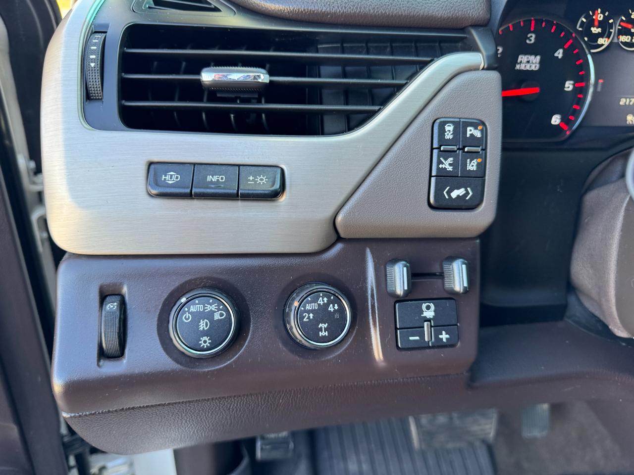 GMC Yukon Denali XL 4WD 2015