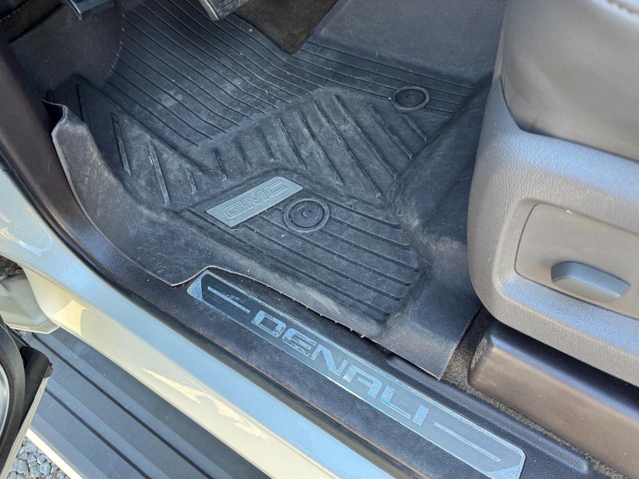 GMC Yukon Denali XL 4WD 2015