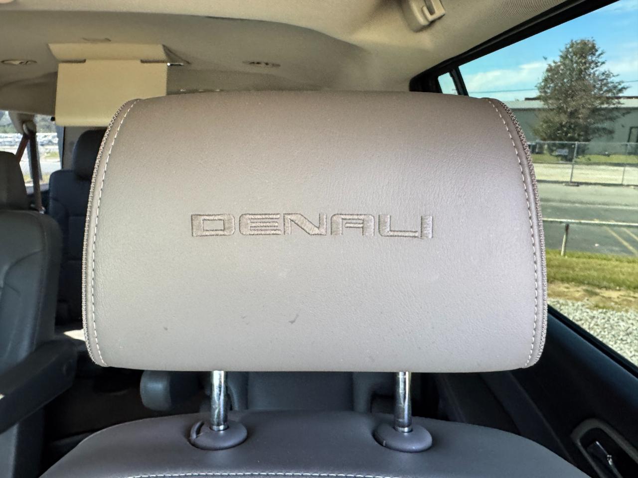 GMC Yukon Denali XL 4WD 2015