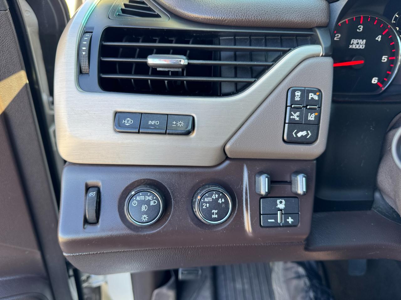 GMC Yukon Denali XL 4WD 2015