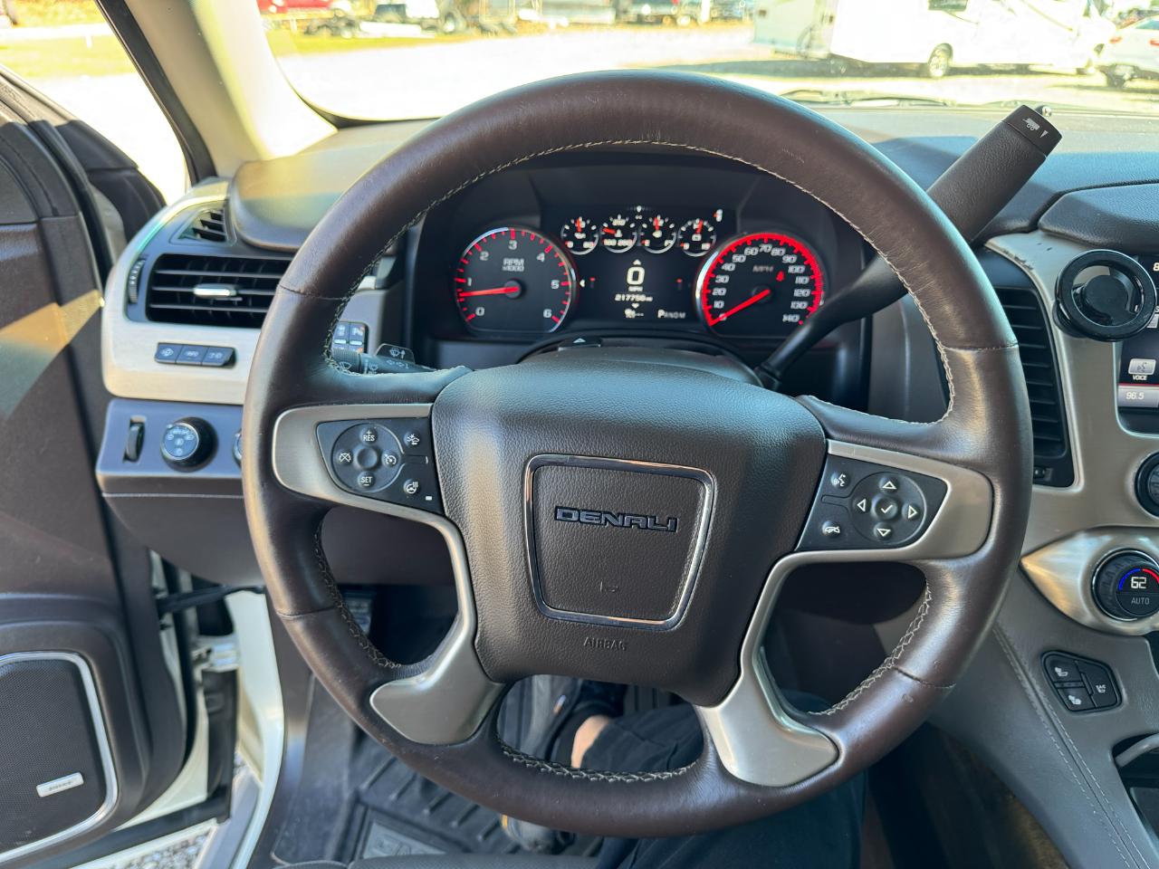 GMC Yukon Denali XL 4WD 2015