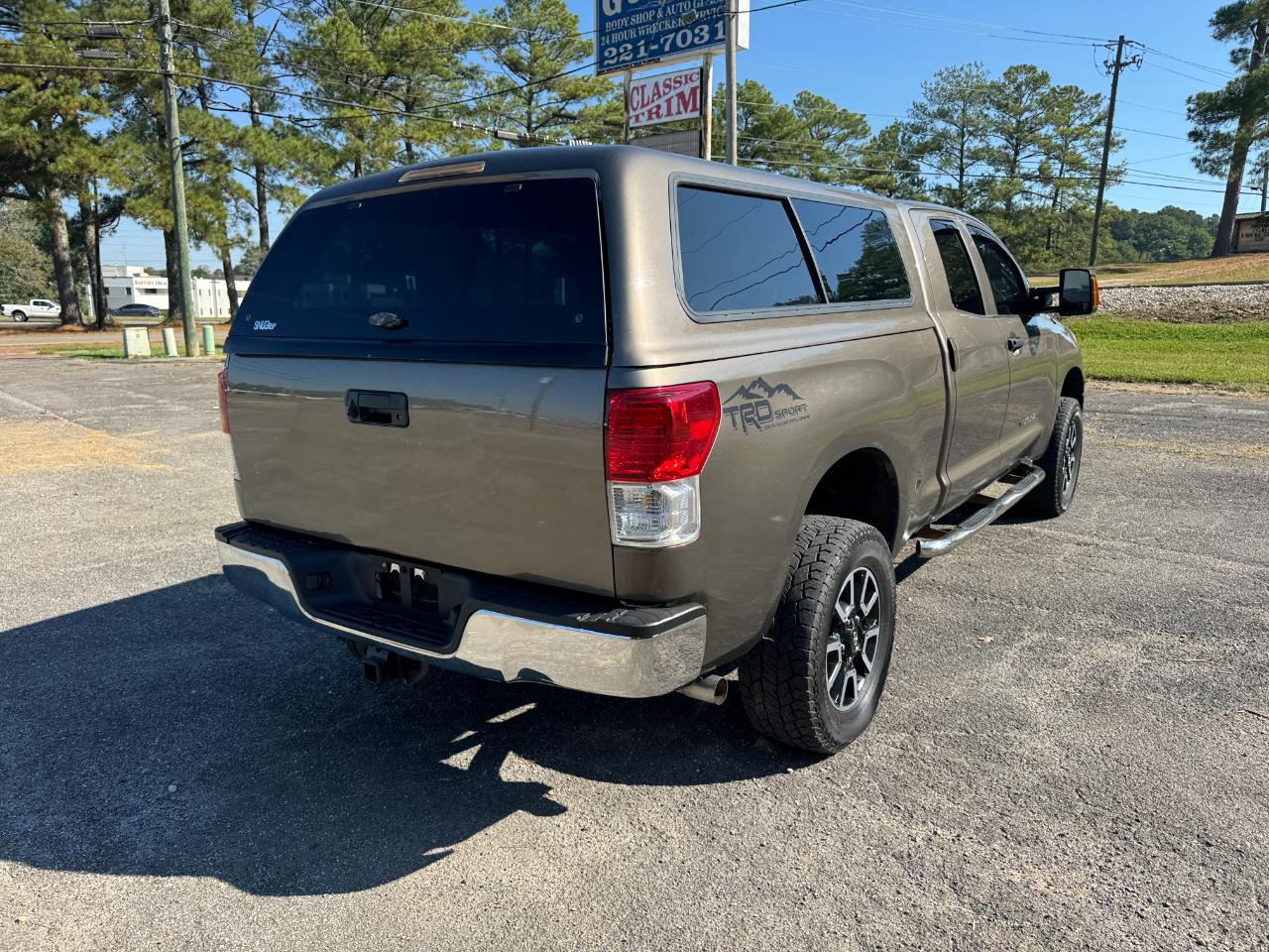 Toyota Tundra Tundra-Grade Double Cab 4.6L 2WD 2011