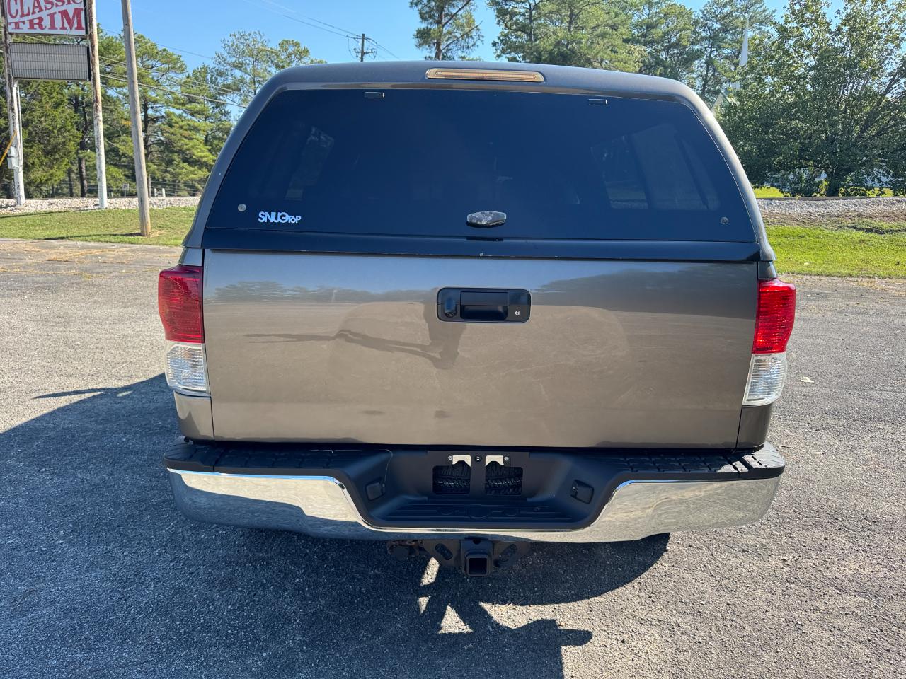 Toyota Tundra Tundra-Grade Double Cab 4.6L 2WD 2011