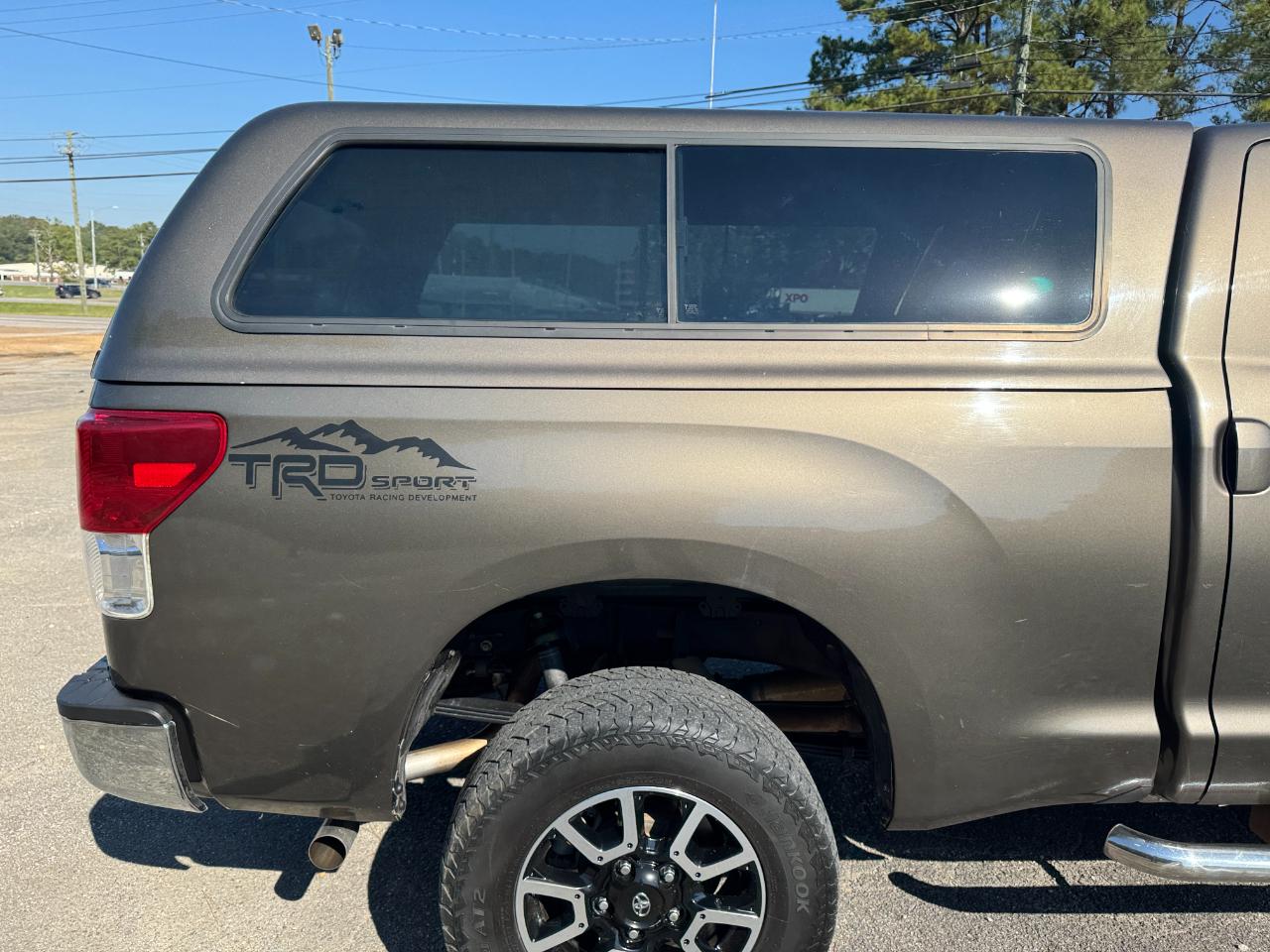 Toyota Tundra Tundra-Grade Double Cab 4.6L 2WD 2011