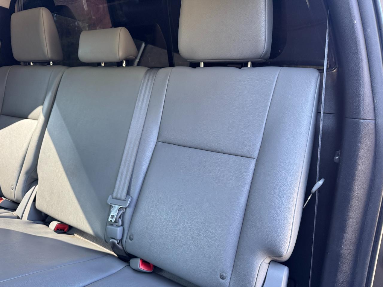 Toyota Tundra Tundra-Grade Double Cab 4.6L 2WD 2011