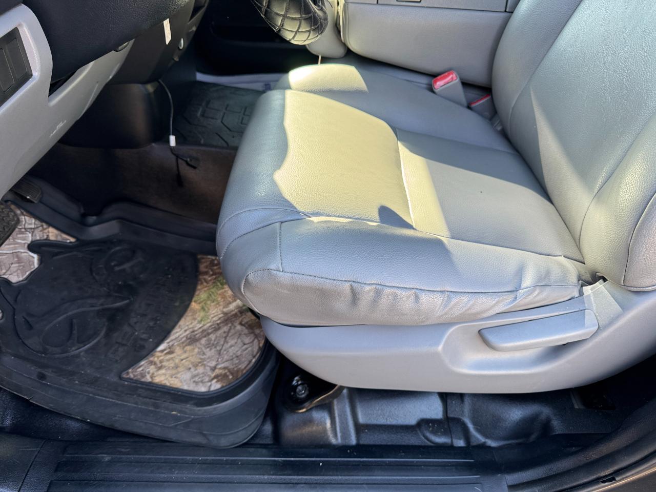 Toyota Tundra Tundra-Grade Double Cab 4.6L 2WD 2011