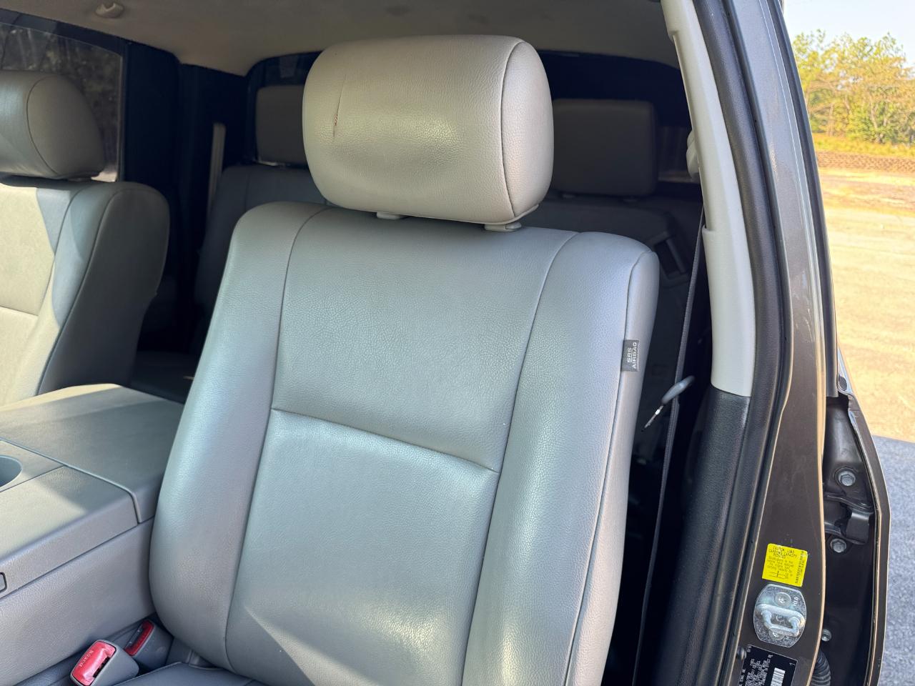 Toyota Tundra Tundra-Grade Double Cab 4.6L 2WD 2011
