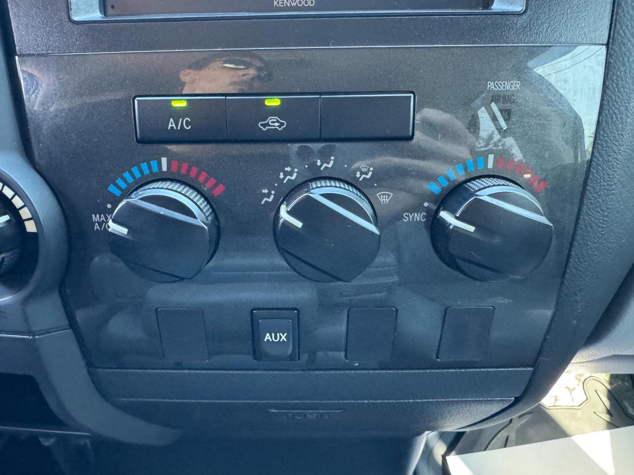 Toyota Tundra Tundra-Grade Double Cab 4.6L 2WD 2011