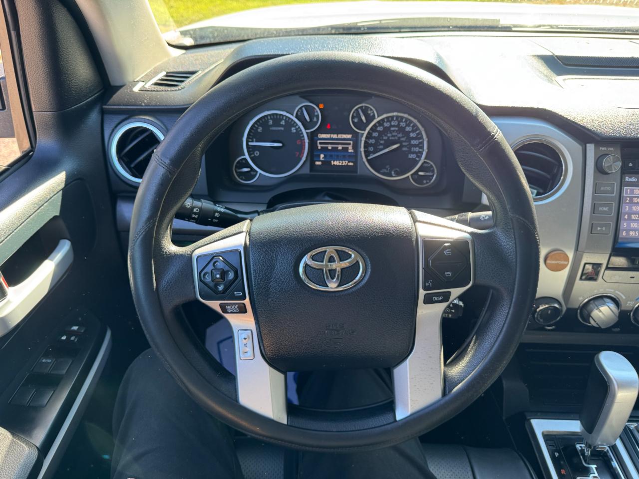 Toyota Tundra SR5 5.7L V8 CrewMax 4WD 2014