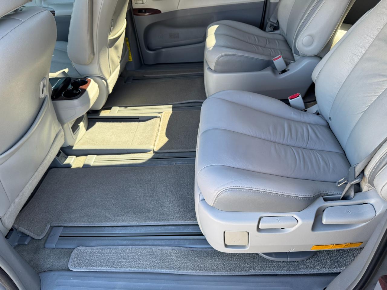 Toyota Sienna Limited FWD 7-Passsenger V6 2012