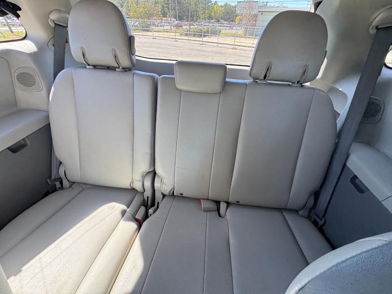 Toyota Sienna Limited FWD 7-Passsenger V6 2012