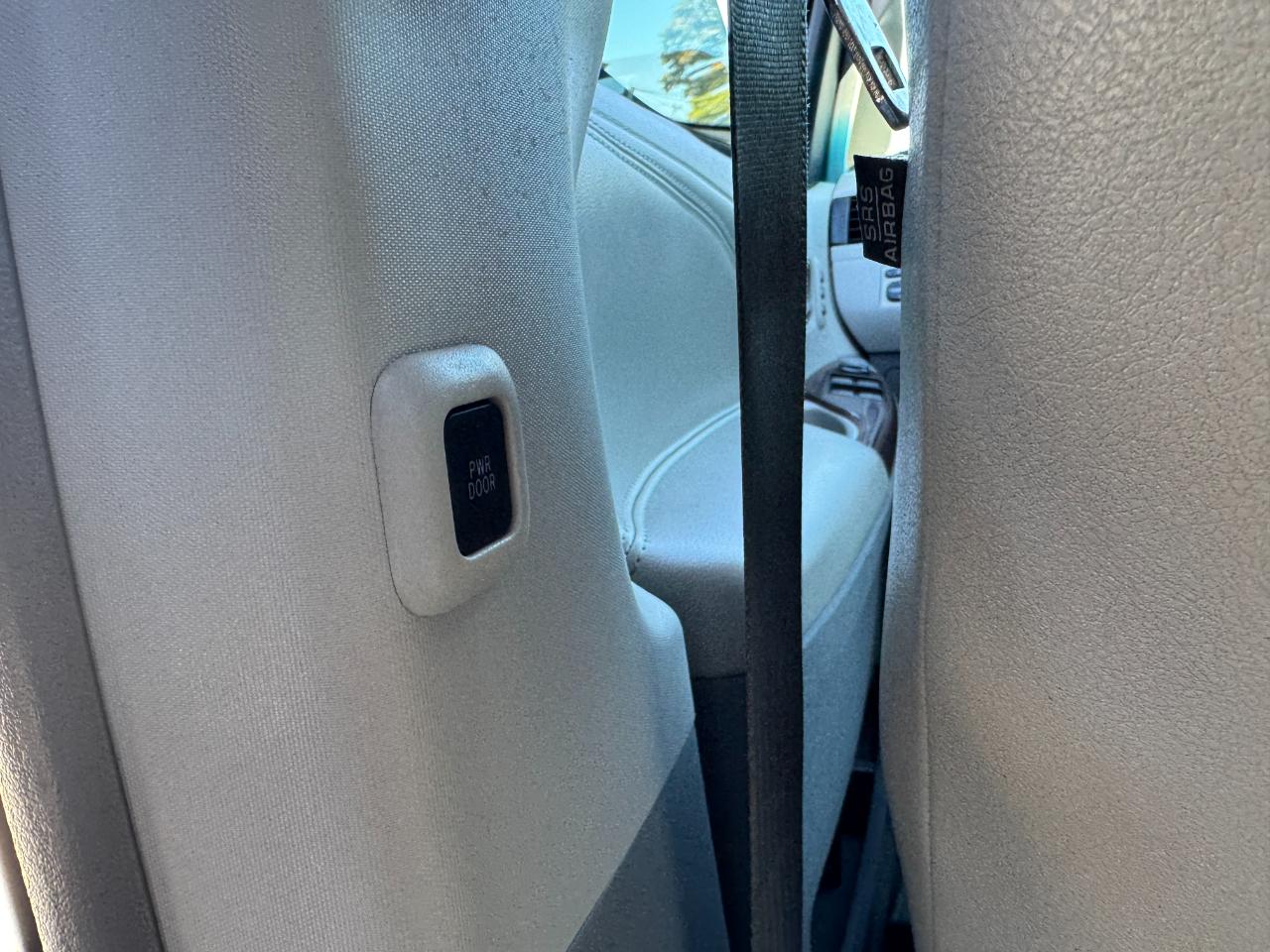 Toyota Sienna Limited FWD 7-Passsenger V6 2012