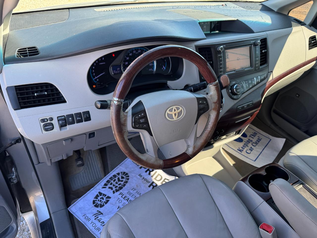 Toyota Sienna Limited FWD 7-Passsenger V6 2012
