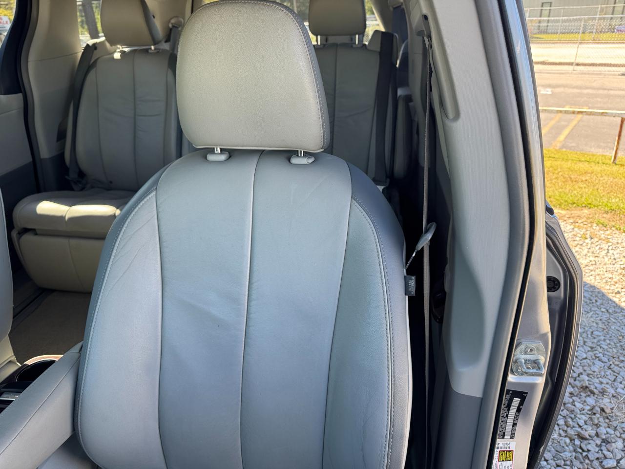 Toyota Sienna Limited FWD 7-Passsenger V6 2012