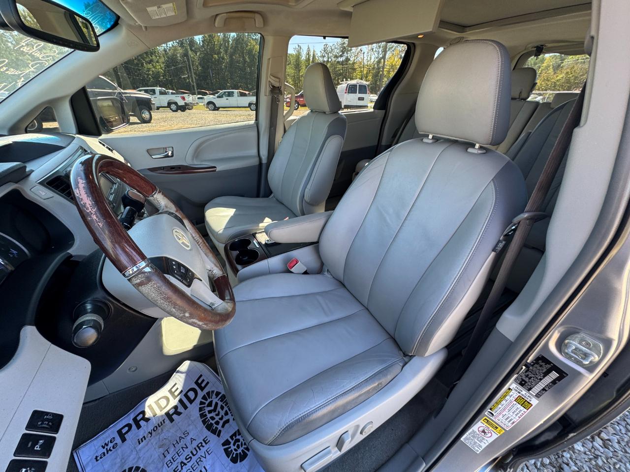 Toyota Sienna Limited FWD 7-Passsenger V6 2012