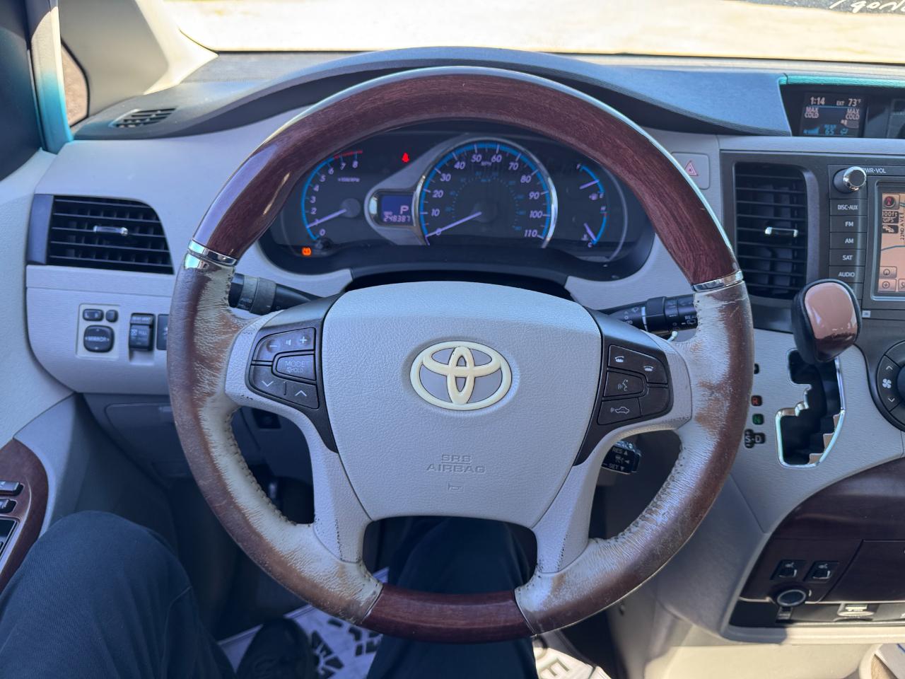 Toyota Sienna Limited FWD 7-Passsenger V6 2012