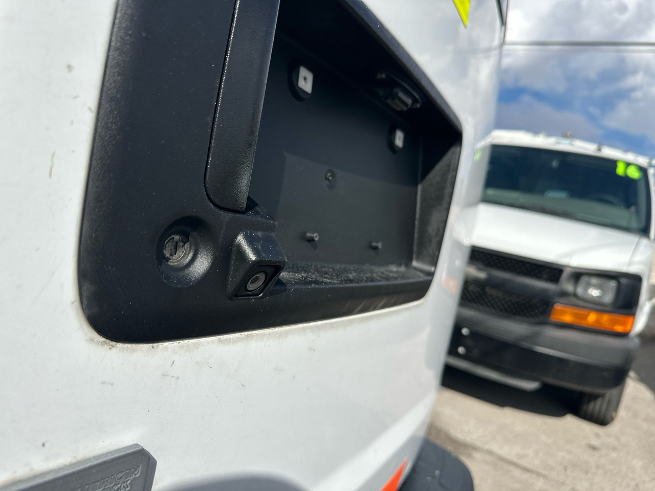 2017 Chevrolet Express 2500 Cargo photo 2