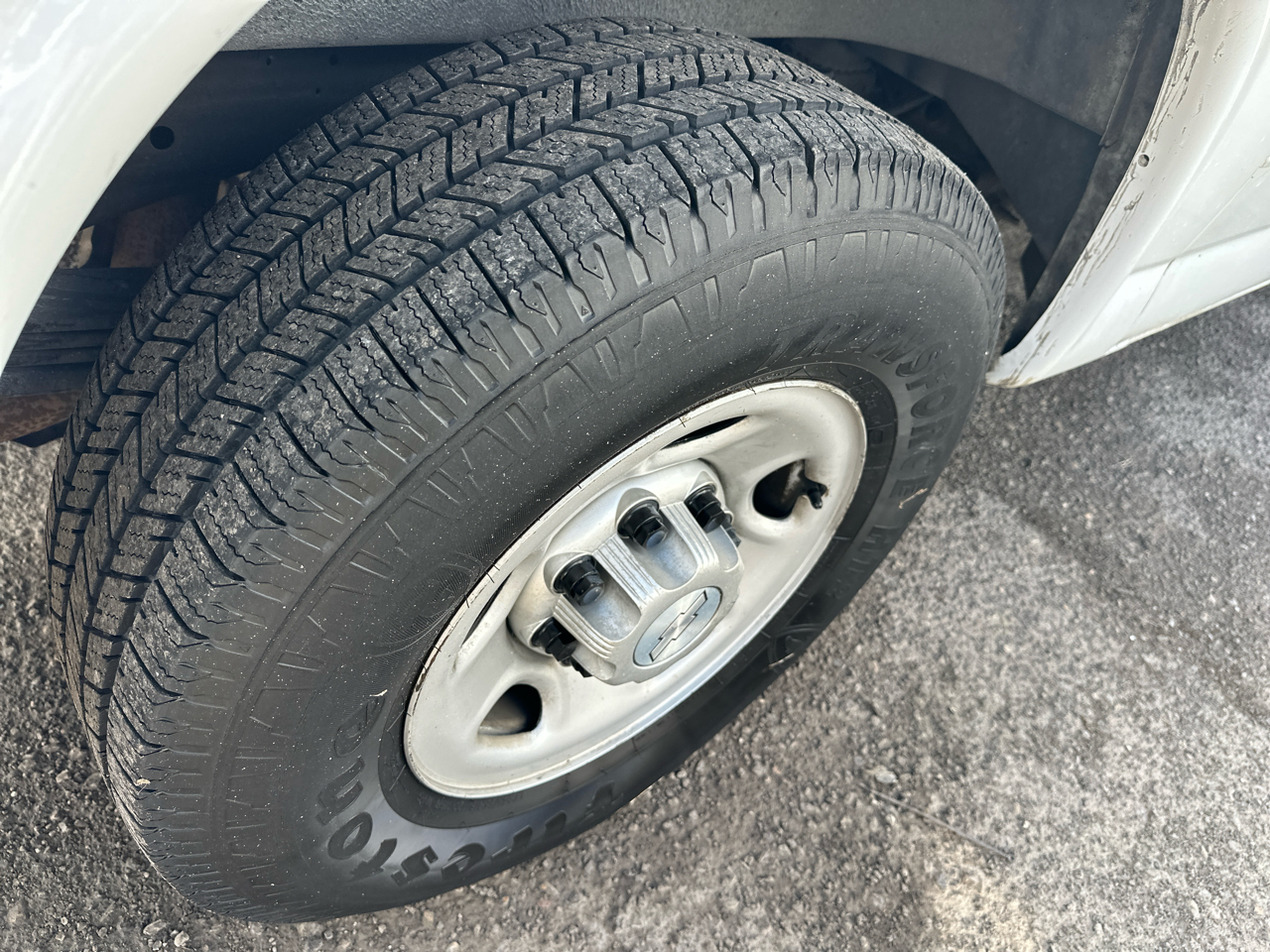 2017 Chevrolet Express 2500 Cargo photo 4