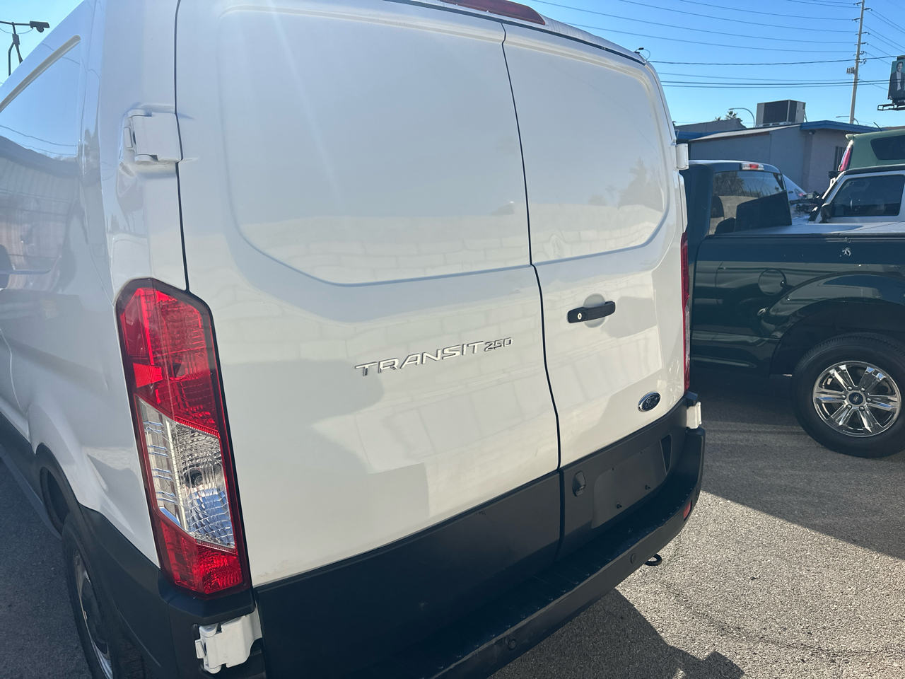 Ford Transit 250 Van Low Roof w/Sliding Pass. 130-in. WB 2020