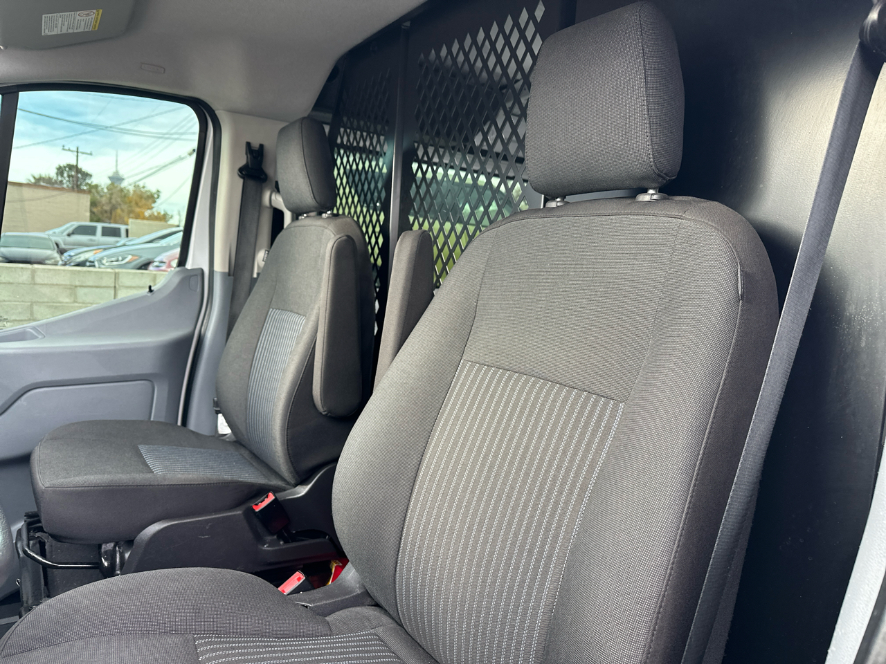 Ford Transit 250 Van Low Roof w/Sliding Pass. 130-in. WB 2019