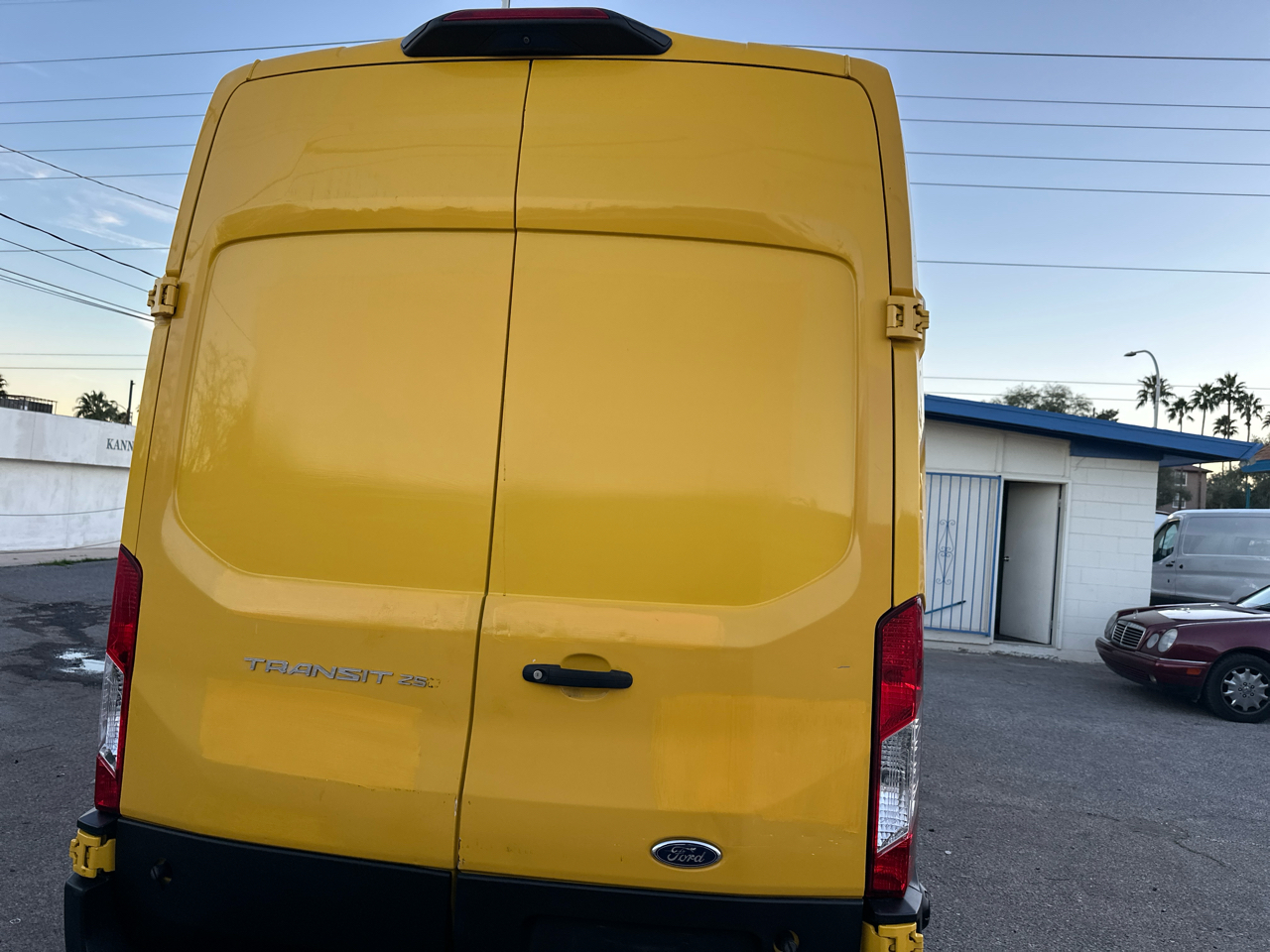 Ford Transit 250 Van High Roof w/Sliding Pass. 148-in. WB EL 2019