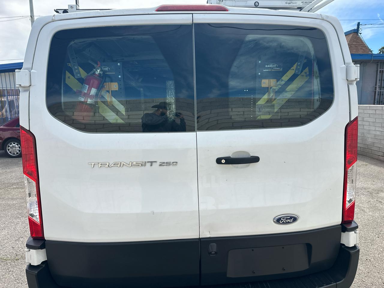 Ford Transit 250 Van Low Roof w/Sliding Pass. 130-in. WB 2019