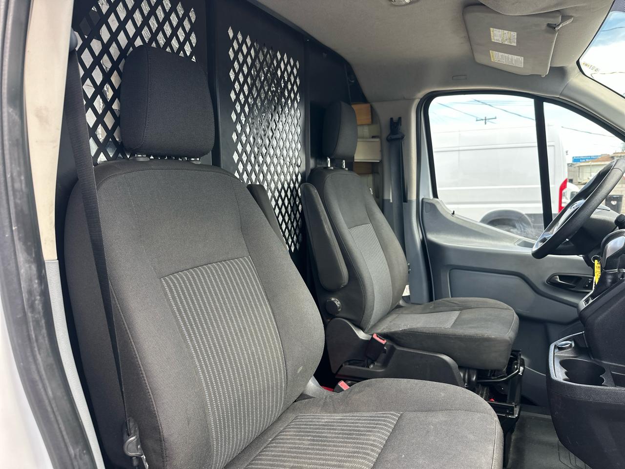 Ford Transit 250 Van Low Roof w/Sliding Pass. 130-in. WB 2019