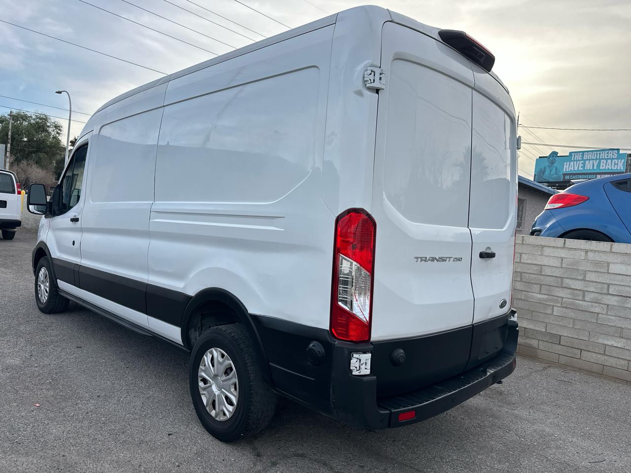 Ford Transit 250 Van Med. Roof w/Sliding Pass. 130-in. WB 2020