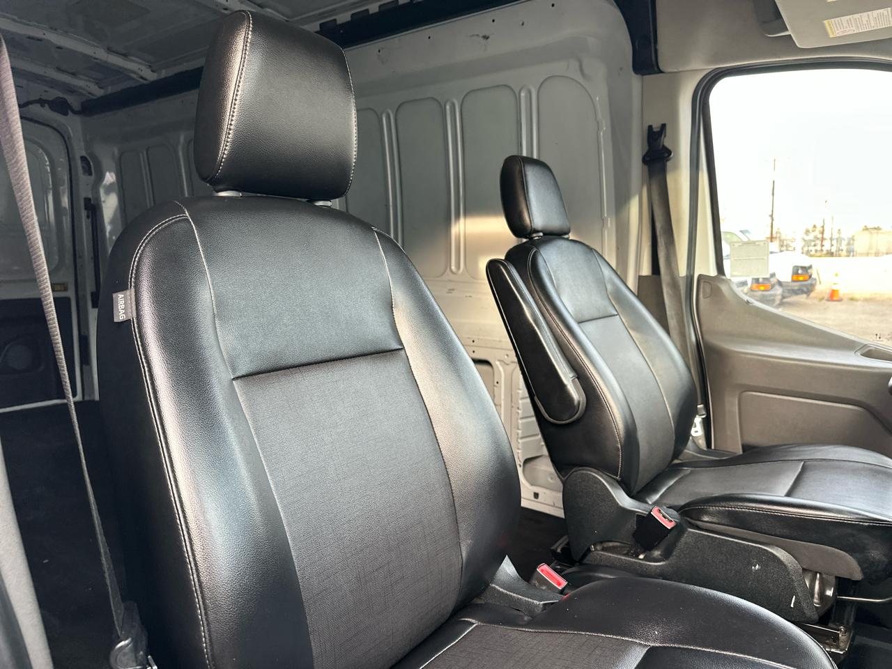 Ford Transit 250 Van Med. Roof w/Sliding Pass. 130-in. WB 2020