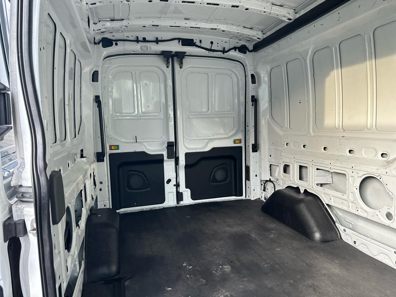 Ford Transit 250 Van Med. Roof w/Sliding Pass. 130-in. WB 2020