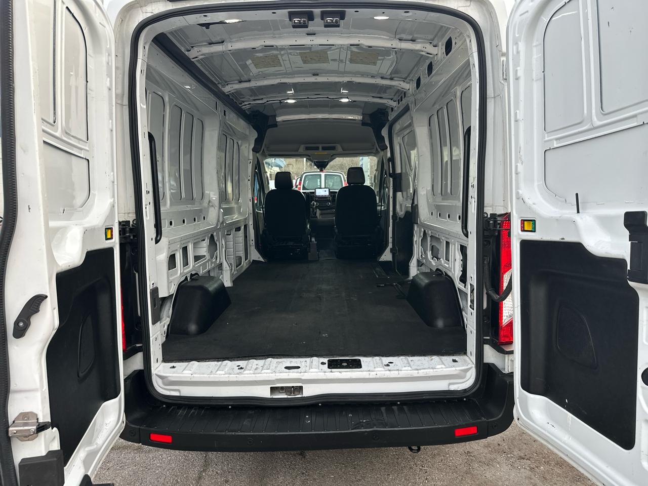 Ford Transit 250 Van Med. Roof w/Sliding Pass. 130-in. WB 2020