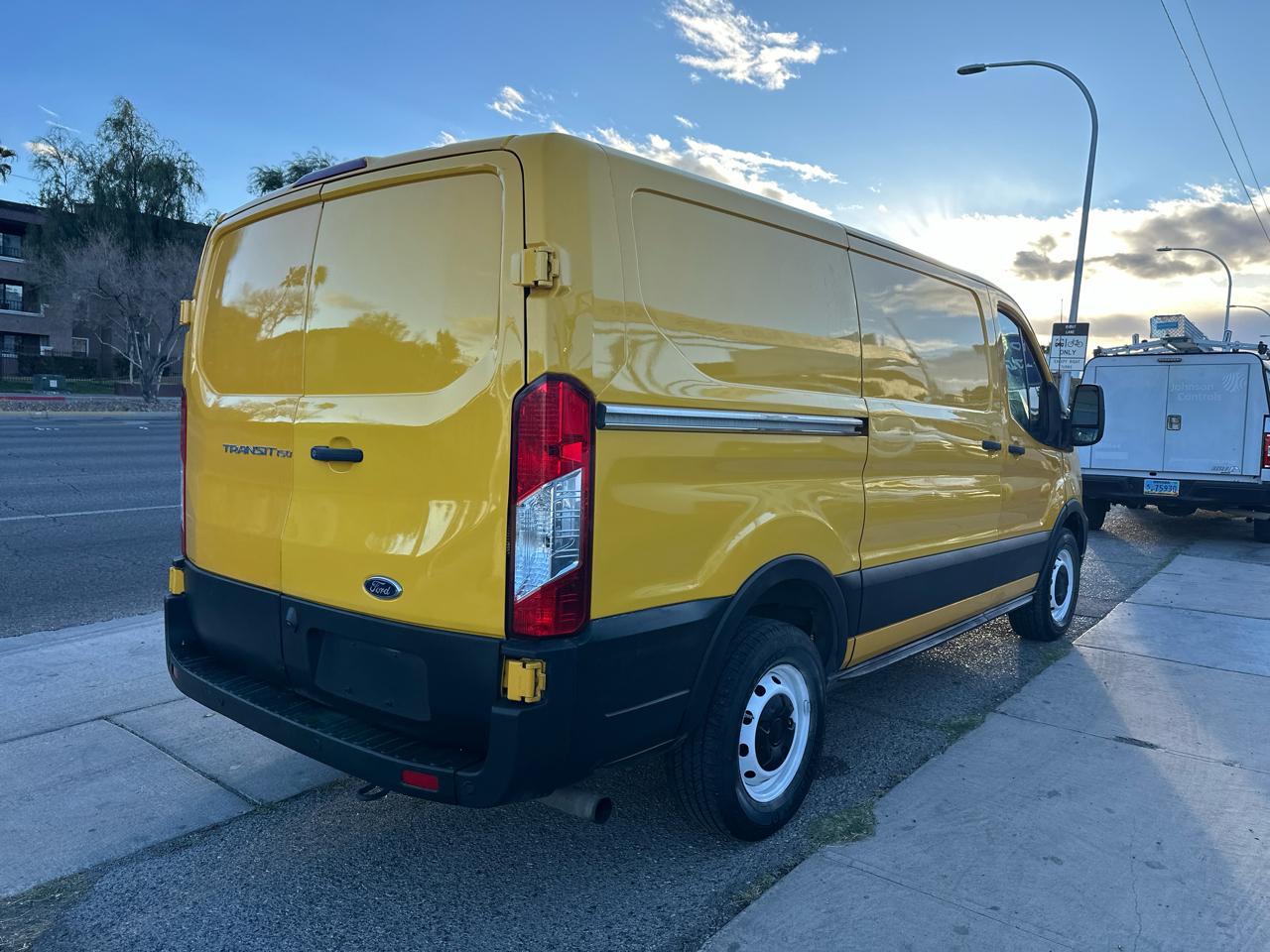 Ford Transit 150 Van Low Roof w/Sliding Pass. 130-in. WB 2021